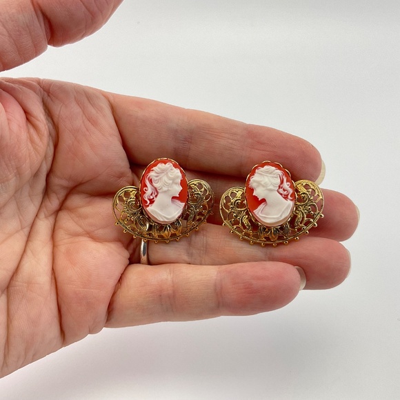 Resin Cameo Earrings, NOS, Gold Filigree Setting, Clip Ons, Victorian, Coquette - Picture 11 of 11